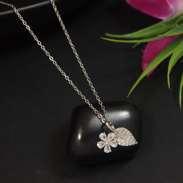 Stainless_Steel_Silver_Leaf_Floral_Pendent_Chain_Necklace_-_For_Women_&_Girls