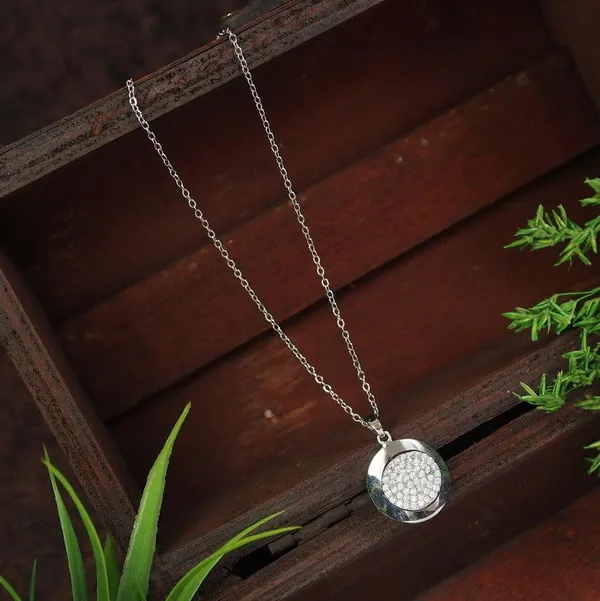 Stainless_Steel_Silver_Plated_Round_Shaped_Spinning_Pendent_For_Women_&_Girls