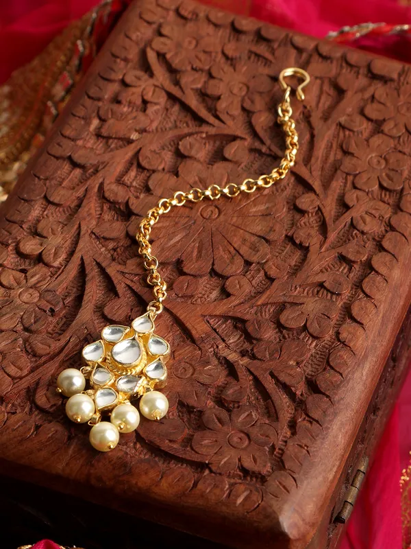 Gold-Plated_Kundan_Maang_Tikka_With_Pearls_For_Women_&_Girls