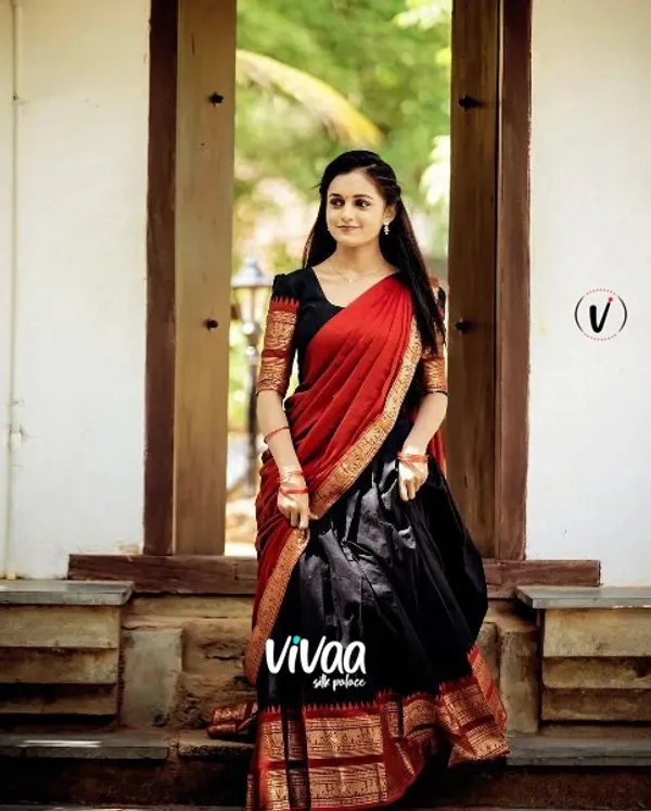 Black_Kanjivaram_Soft_Silk_Wedding_&_Party_Wear_Half_Saree_&_Unstiched_Blouse_For_Women