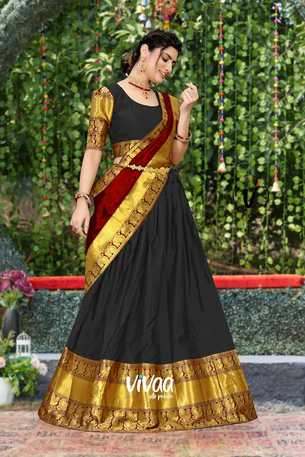 Black_Kanjivaram_Soft_Silk_Wedding_&_Party_Wear_Saree_&_Unstiched_Blouse_For_Women