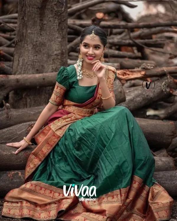 Green_Kanjivaram_Soft_Silk_Wedding_&_Party_Wear_Saree_&_Unstiched_Blouse_For_Women