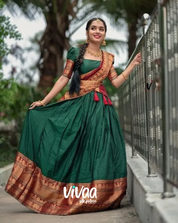 Green_Kanjivaram_Soft_Silk_Wedding_&_Party_Wear_Saree_&_Unstiched_Blouse_For_Women
