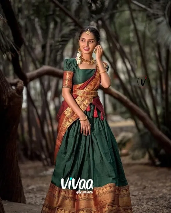 Green_Kanjivaram_Soft_Silk_Wedding_&_Party_Wear_Saree_&_Unstiched_Blouse_For_Women