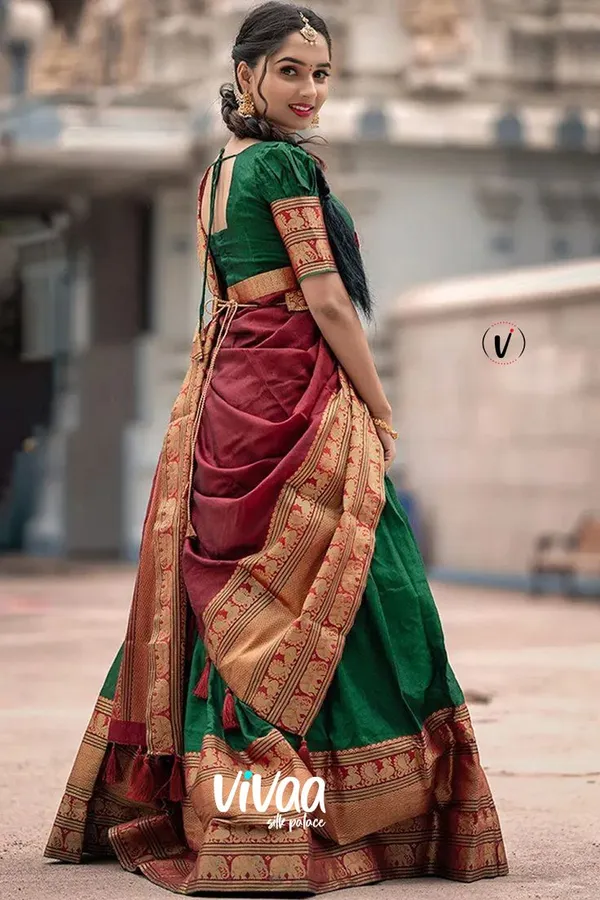 Green_Kanjivaram_Soft_Silk_Wedding_&_Party_Wear_Saree_&_Unstiched_Blouse_For_Women