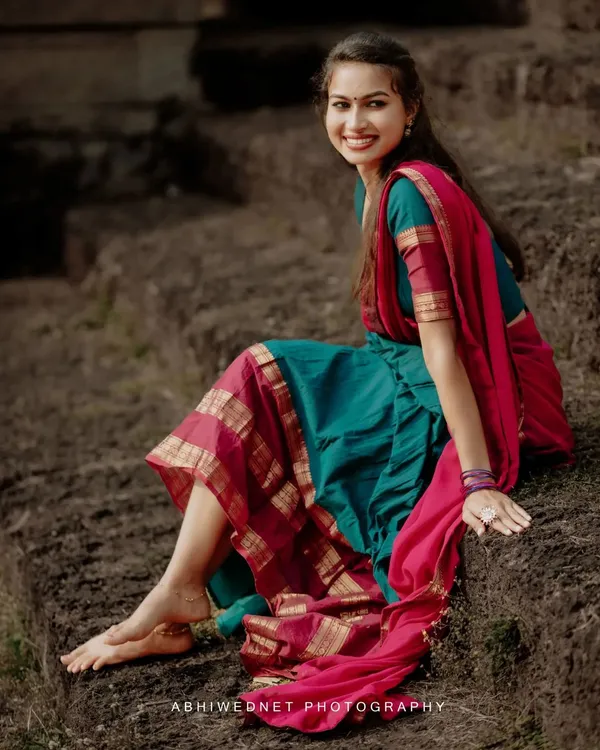 Morpich_Kanjivaram_Soft_Silk_Wedding_&_Party_Wear_Saree_&_Unstiched_Blouse_For_Women