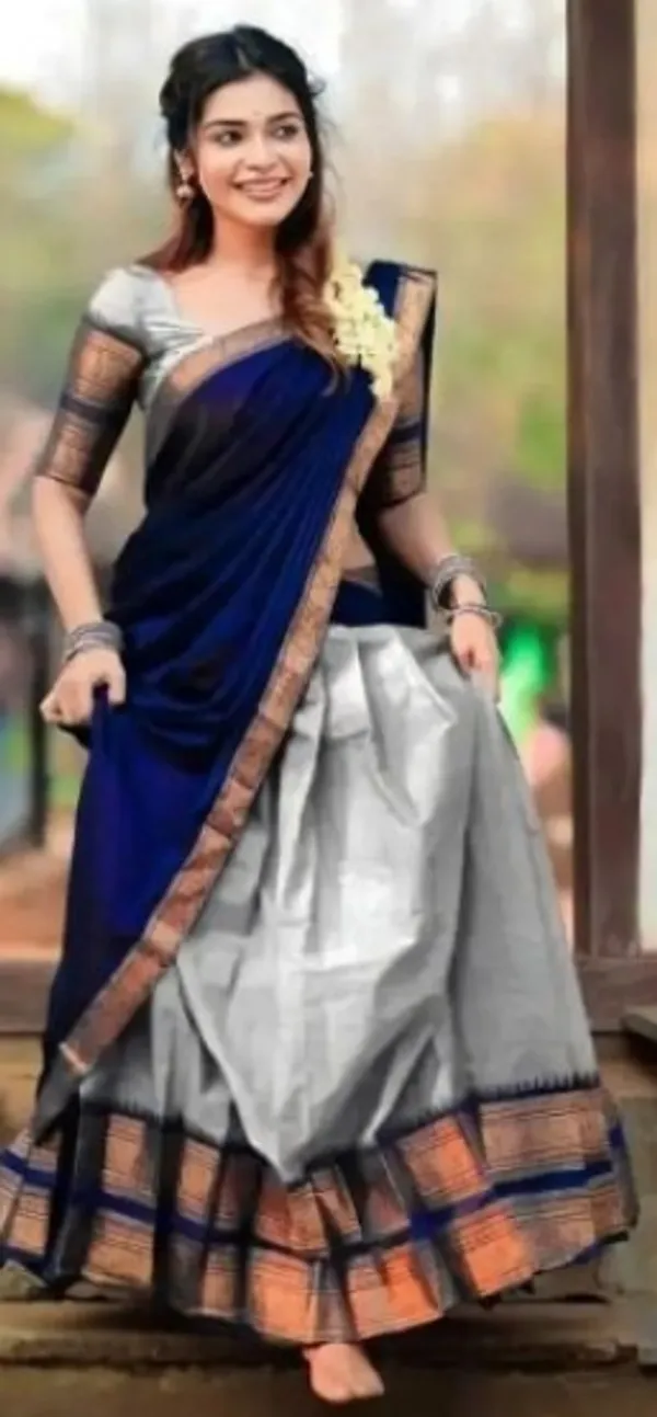 Light_Grey_Kanjivaram_Soft_Silk_Wedding_&_Party_Wear_Saree_&_Unstiched_Blouse_For_Women