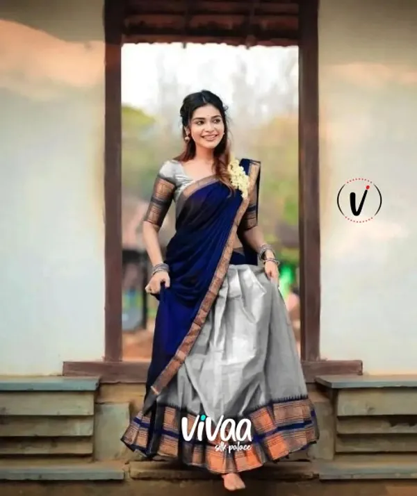 Light_Grey_Kanjivaram_Soft_Silk_Wedding_&_Party_Wear_Saree_&_Unstiched_Blouse_For_Women