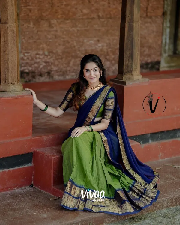 Green_Kanjivaram_Soft_Silk_Wedding_&_Party_Wear_Saree_&_Unstiched_Blouse_For_Women