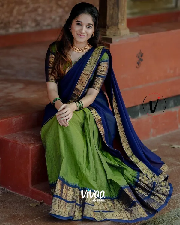 Green_Kanjivaram_Soft_Silk_Wedding_&_Party_Wear_Saree_&_Unstiched_Blouse_For_Women