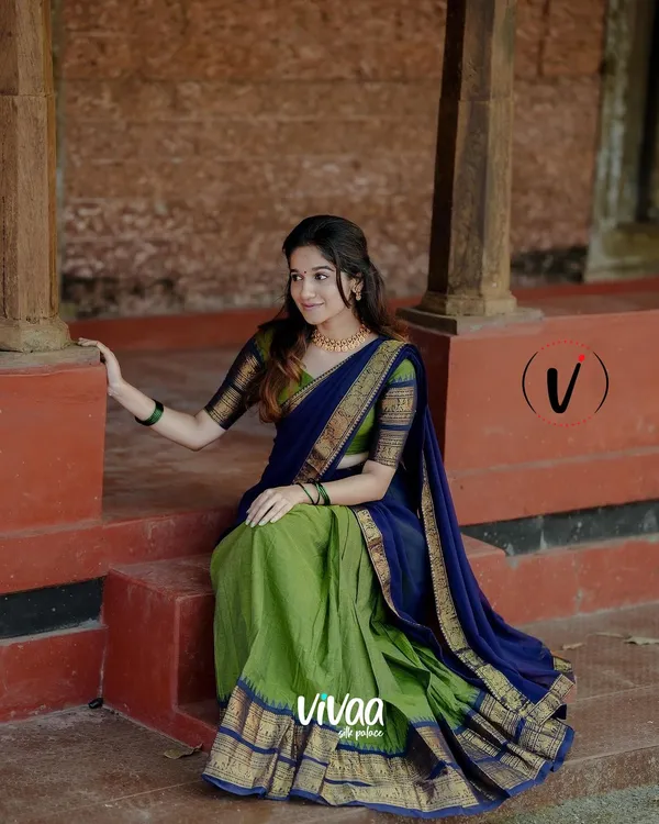 Green_Kanjivaram_Soft_Silk_Wedding_&_Party_Wear_Saree_&_Unstiched_Blouse_For_Women