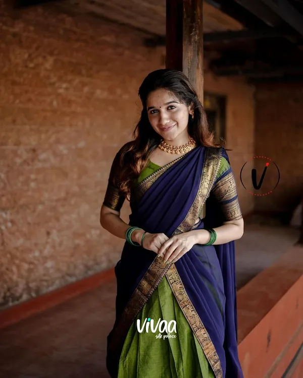 Green_Kanjivaram_Soft_Silk_Wedding_&_Party_Wear_Saree_&_Unstiched_Blouse_For_Women