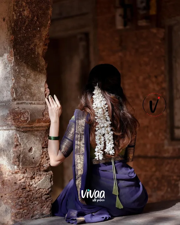 Green_Kanjivaram_Soft_Silk_Wedding_&_Party_Wear_Saree_&_Unstiched_Blouse_For_Women