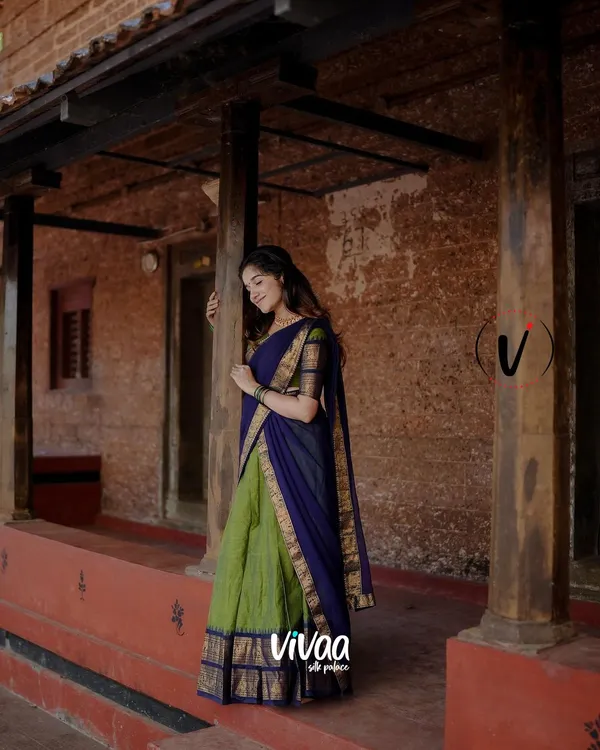 Green_Kanjivaram_Soft_Silk_Wedding_&_Party_Wear_Saree_&_Unstiched_Blouse_For_Women