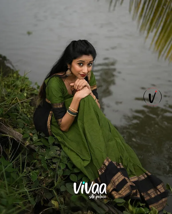 Green_Kanjivaram_Soft_Silk_Wedding_&_Party_Wear_Half_Saree_&_Unstiched_Blouse_For_Women