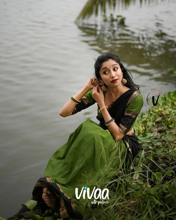 Green_Kanjivaram_Soft_Silk_Wedding_&_Party_Wear_Half_Saree_&_Unstiched_Blouse_For_Women