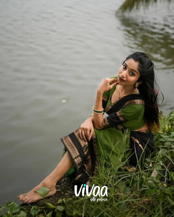 Green_Kanjivaram_Soft_Silk_Wedding_&_Party_Wear_Half_Saree_&_Unstiched_Blouse_For_Women