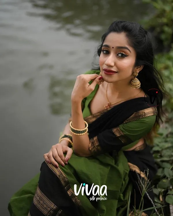 Green_Kanjivaram_Soft_Silk_Wedding_&_Party_Wear_Half_Saree_&_Unstiched_Blouse_For_Women