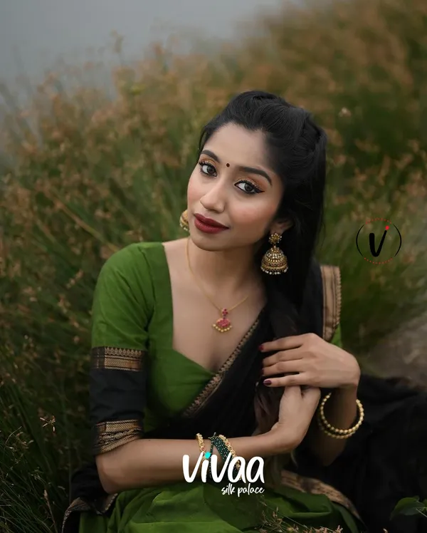 Green_Kanjivaram_Soft_Silk_Wedding_&_Party_Wear_Half_Saree_&_Unstiched_Blouse_For_Women