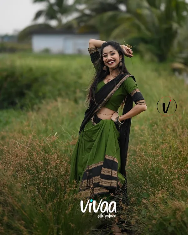 Green_Kanjivaram_Soft_Silk_Wedding_&_Party_Wear_Half_Saree_&_Unstiched_Blouse_For_Women