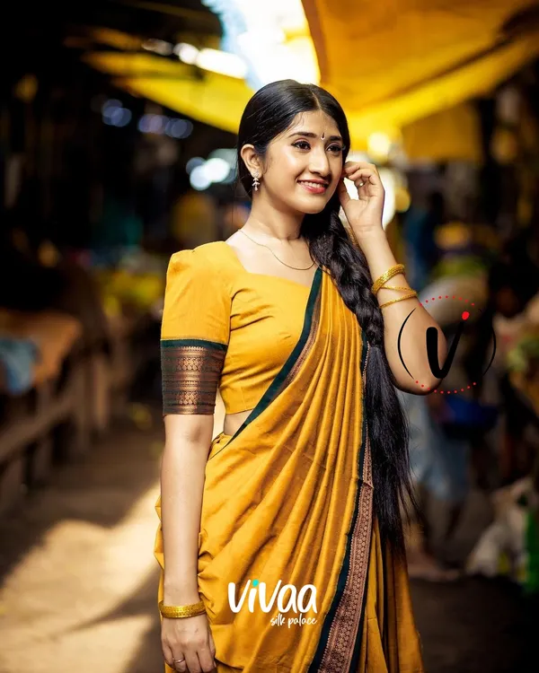 Yellow_Kanjivaram_Soft_Silk_Wedding_&_Party_Wear_Saree_&_Unstiched_Blouse_For_Women