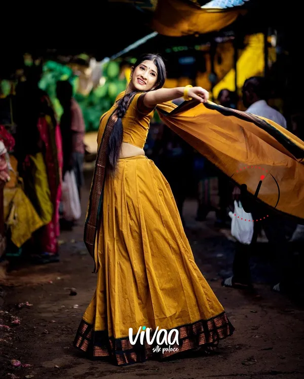 Yellow_Kanjivaram_Soft_Silk_Wedding_&_Party_Wear_Saree_&_Unstiched_Blouse_For_Women