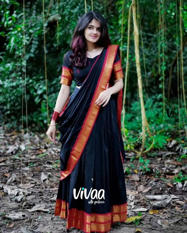 Black_Kanjivaram_Soft_Silk_Wedding_&_Party_Wear_Saree_&_Unstiched_Blouse_For_Women