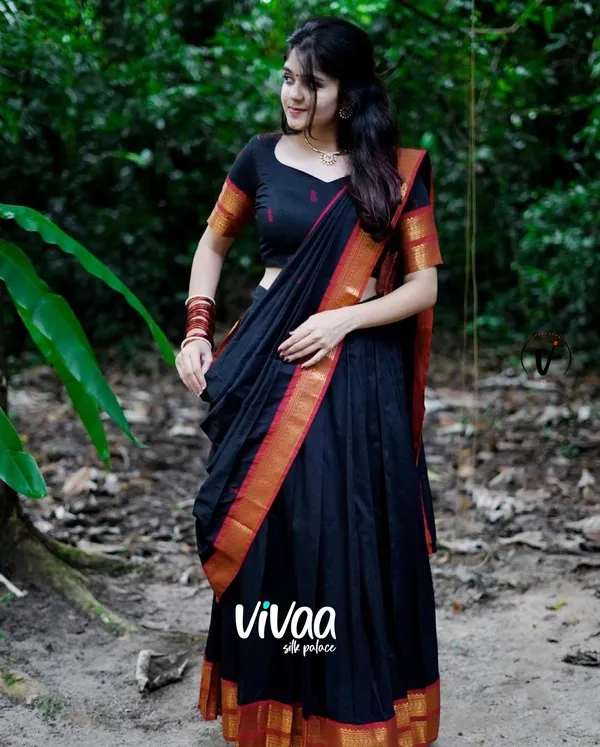 Black_Kanjivaram_Soft_Silk_Wedding_&_Party_Wear_Saree_&_Unstiched_Blouse_For_Women