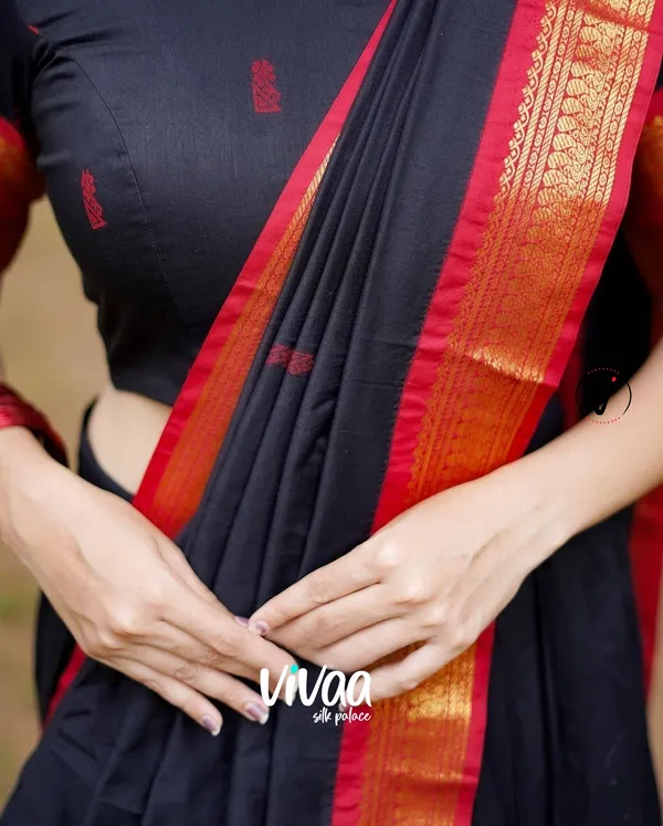 Black_Kanjivaram_Soft_Silk_Wedding_&_Party_Wear_Saree_&_Unstiched_Blouse_For_Women