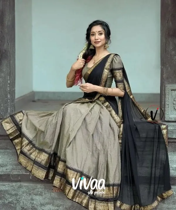 Grey_Kanjivaram_Soft_Silk_Wedding_&_Party_Wear_Saree_&_Unstiched_Blouse_For_Women