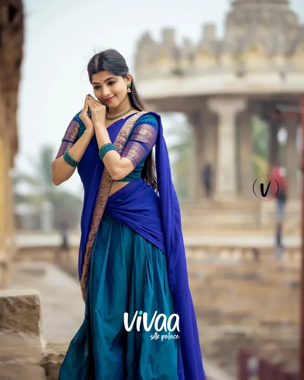 Blue_Kanjivaram_Soft_Silk_Wedding_&_Party_Wear_Saree_&_Unstiched_Blouse_For_Women