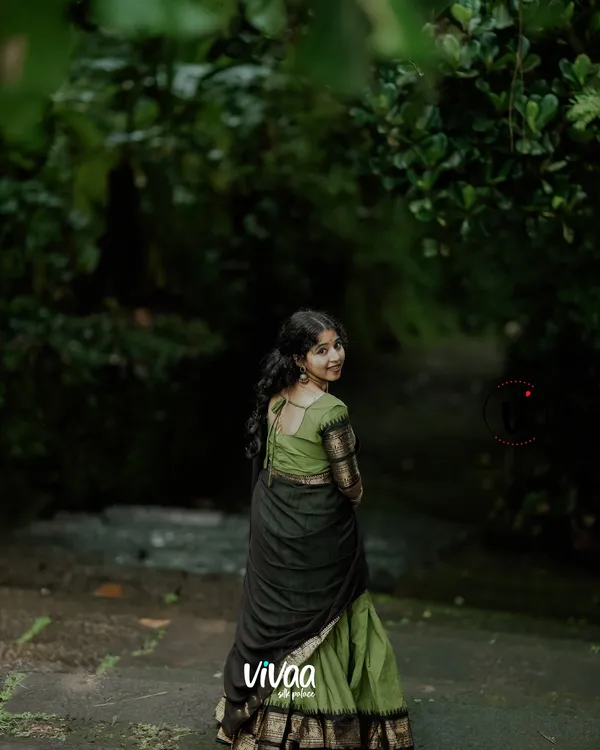 Mehndi-Black_Banarasi_Silk_Wedding_&_Party_Wear_Half_Saree_&_Unstiched_Blouse_For_Women