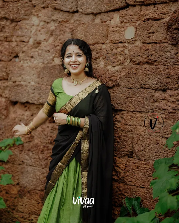 Mehndi-Black_Banarasi_Silk_Wedding_&_Party_Wear_Half_Saree_&_Unstiched_Blouse_For_Women