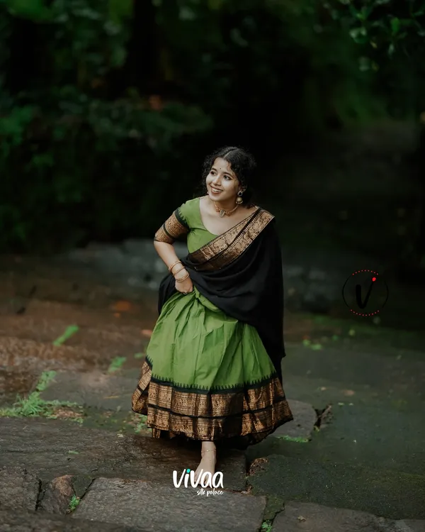 Mehndi-Black_Banarasi_Silk_Wedding_&_Party_Wear_Half_Saree_&_Unstiched_Blouse_For_Women