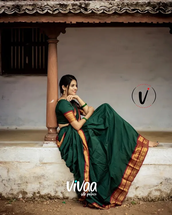 Green_Kanjivaram_Soft_Silk_Wedding_&_Party_Wear_Saree_&_Unstiched_Blouse_For_Women