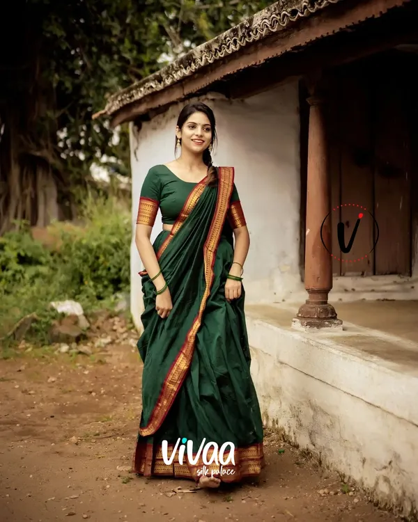 Green_Kanjivaram_Soft_Silk_Wedding_&_Party_Wear_Saree_&_Unstiched_Blouse_For_Women