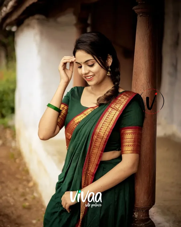 Green_Kanjivaram_Soft_Silk_Wedding_&_Party_Wear_Saree_&_Unstiched_Blouse_For_Women