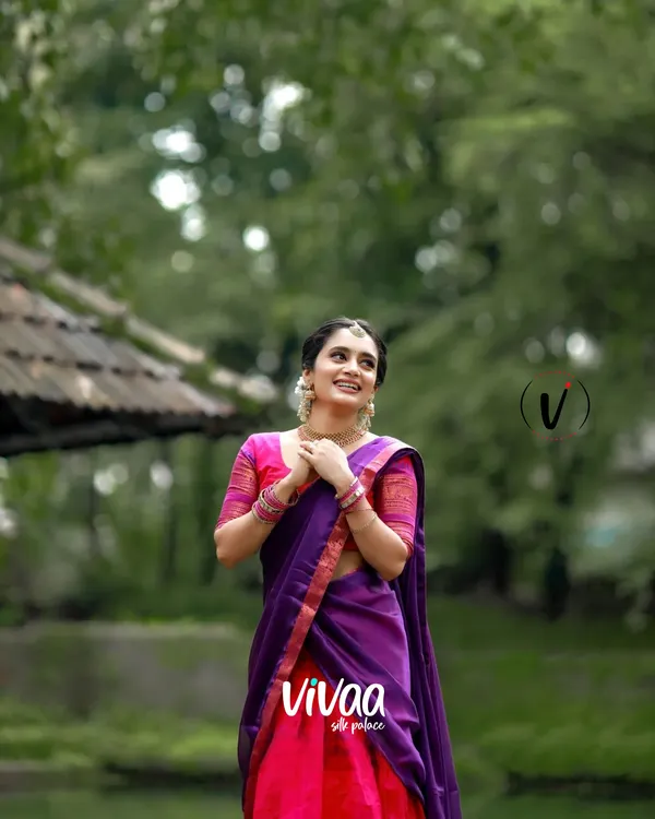Gajri_Kanjivaram_Soft_Silk_Wedding_&_Party_Wear_Half_Saree_&_Unstiched_Blouse_For_Women