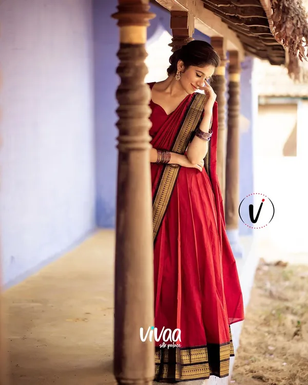 Red_Kanjivaram_Soft_Silk_Wedding_&_Party_Wear_Saree_&_Unstiched_Blouse_For_Women