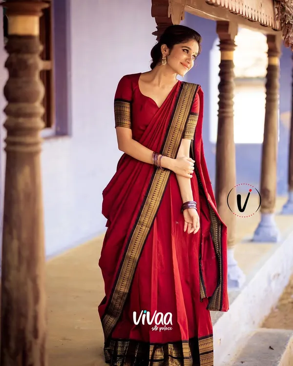 Red_Kanjivaram_Soft_Silk_Wedding_&_Party_Wear_Saree_&_Unstiched_Blouse_For_Women