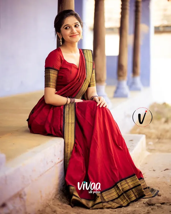 Red_Kanjivaram_Soft_Silk_Wedding_&_Party_Wear_Saree_&_Unstiched_Blouse_For_Women