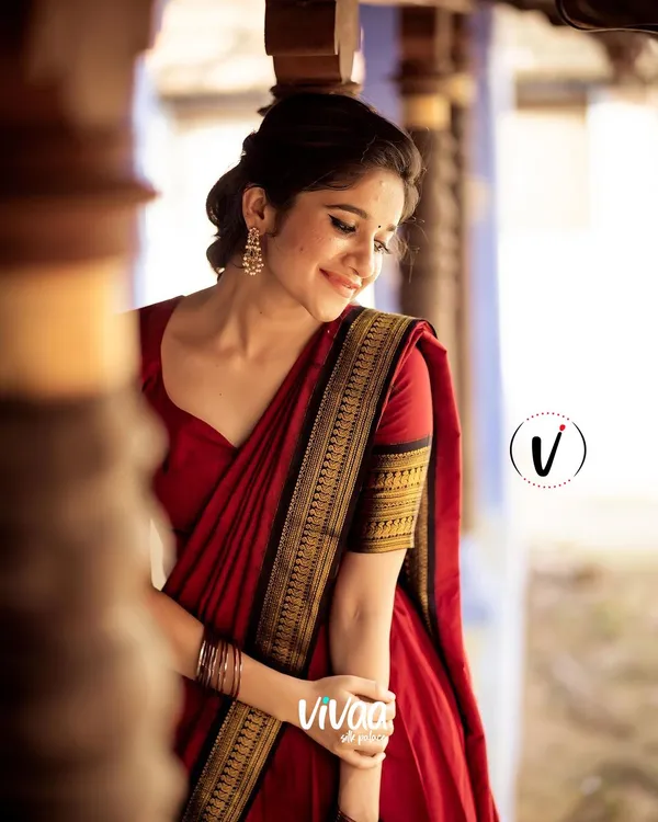 Red_Kanjivaram_Soft_Silk_Wedding_&_Party_Wear_Saree_&_Unstiched_Blouse_For_Women