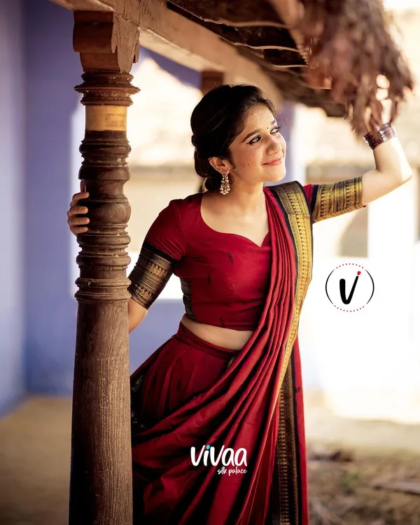 Red_Kanjivaram_Soft_Silk_Wedding_&_Party_Wear_Saree_&_Unstiched_Blouse_For_Women