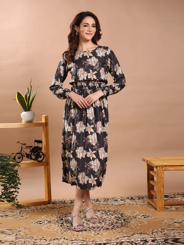 Trendy_Dark_Grey_Straight_Fit_Midi_Dress_For_Women