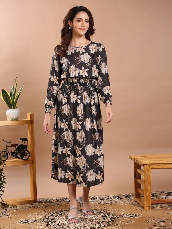 Trendy_Dark_Grey_Straight_Fit_Midi_Dress_For_Women