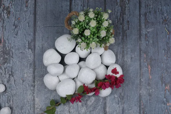 Crystal_White__Pebbles_-_M_(2-3_inch)