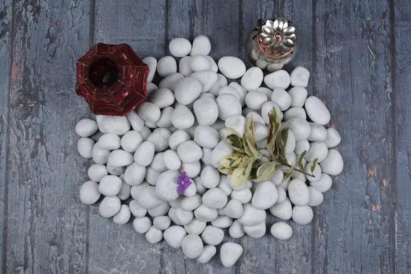 Crystal_White_Pebbles_-__S_(1-2_inch)