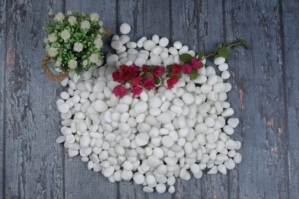 Snow_White_Pebbles_-_XS_(1/2-1_inch)