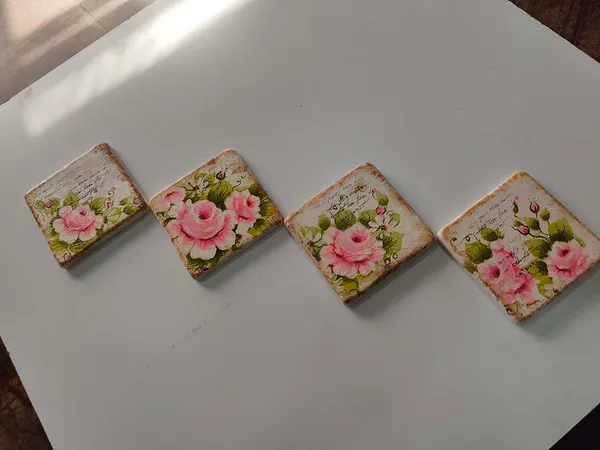 white_and_pink_floral_marble_coasters_(Set_of_4)