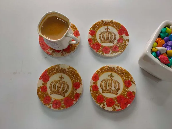 round_shaped_white_floral_and_gold_marble_coasters_(Set_of_4)